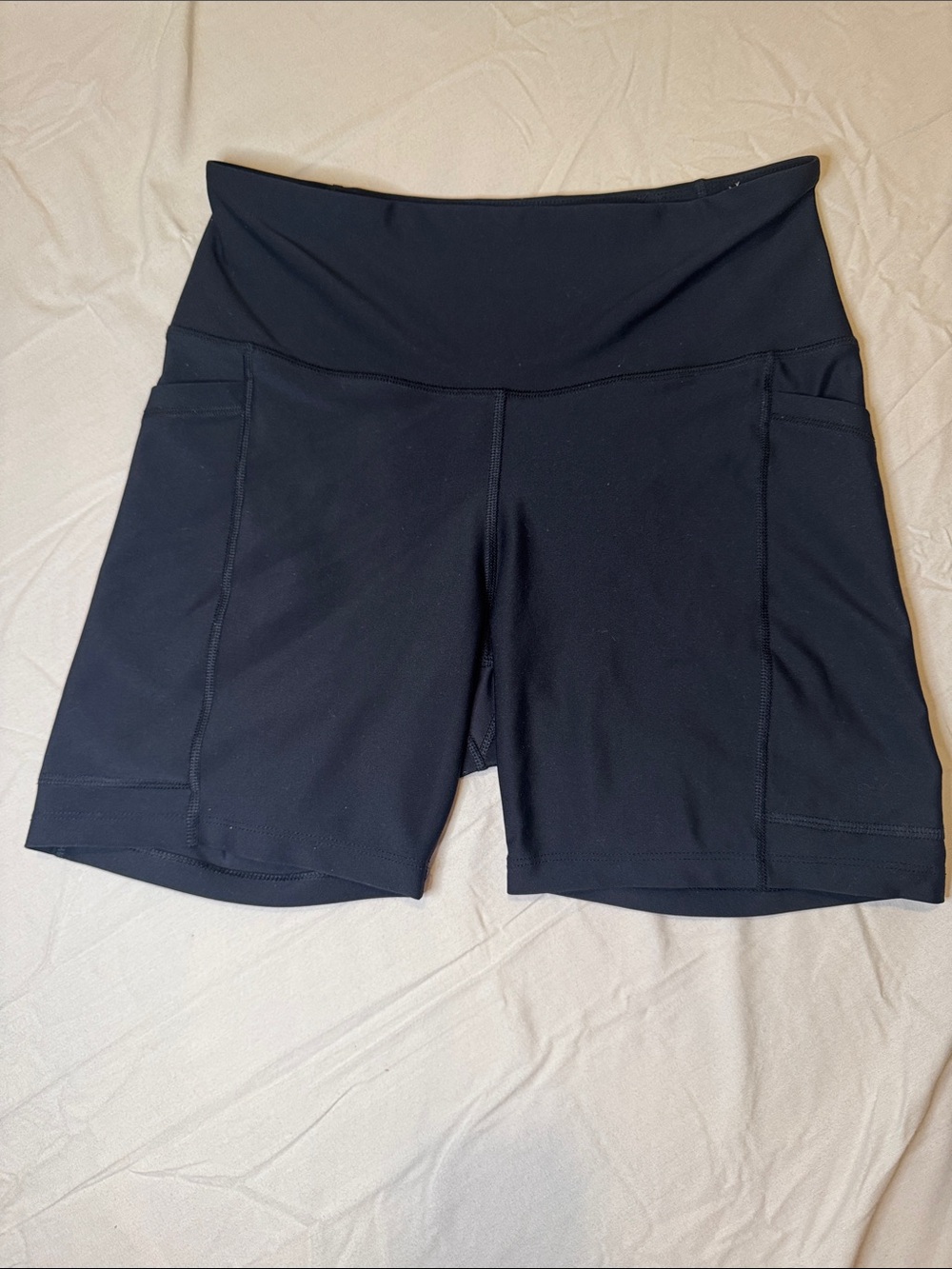 Old Navy Power Soft Black High-Rise Bike Shorts with Side Pockets Size Large